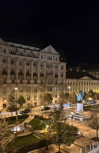 Luxus 2 hálós okosotthon első bérlőjét keresi a József Nádor téren