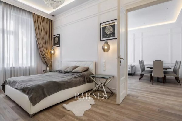 2 hálós, bútorozott, nagypolgári lakás a Bazilika közelében