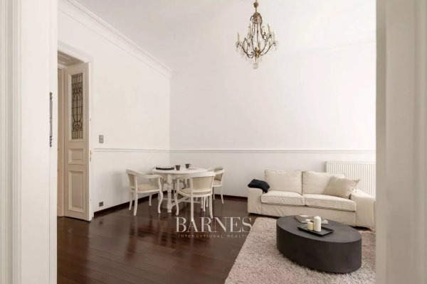 KIADÓ: Hangulatos, 2 hálószobás lakás Operára néző kilátással