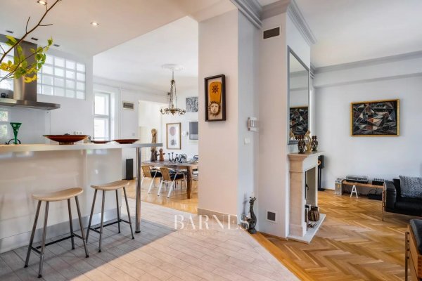 Art Collector's Home - 3 Bedroom Rental Apartment  at the Castle Skirt