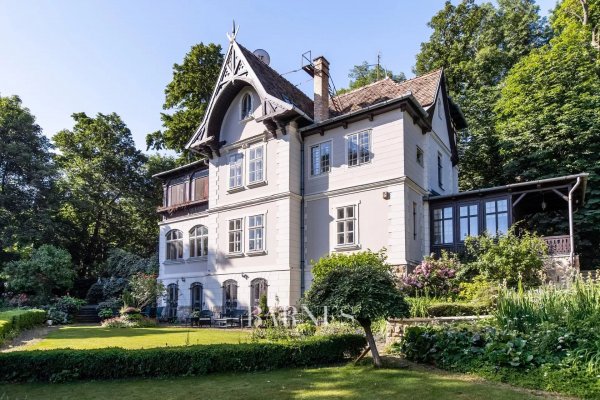 Turn-of-the-century villa on Sváb Hill