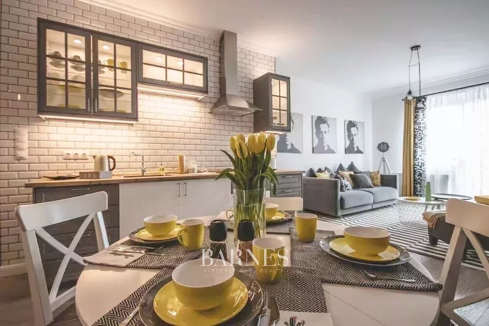 For Rent: 2-Bedroom Apartment with Vintage Charm near the Basilica - picture 1