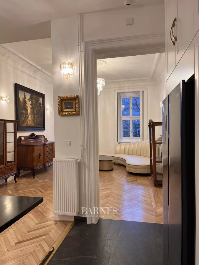 Eladó két hálós, felújított apartman a Jókai téren - picture 6