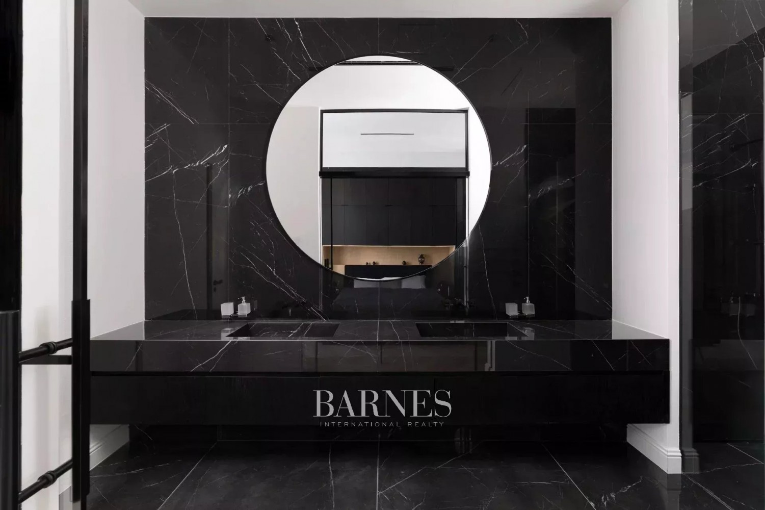 Kiadó exkluzív lakás a város szívében - picture 6