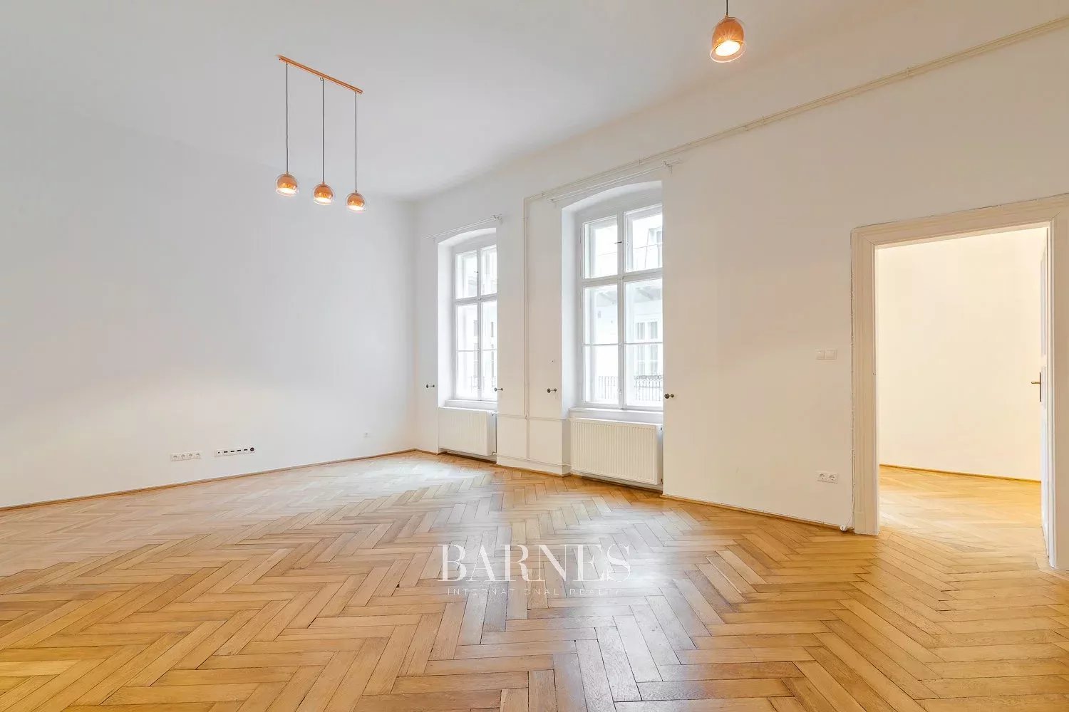 Andrássy úti lakás felújított műemlék épületben - picture 4