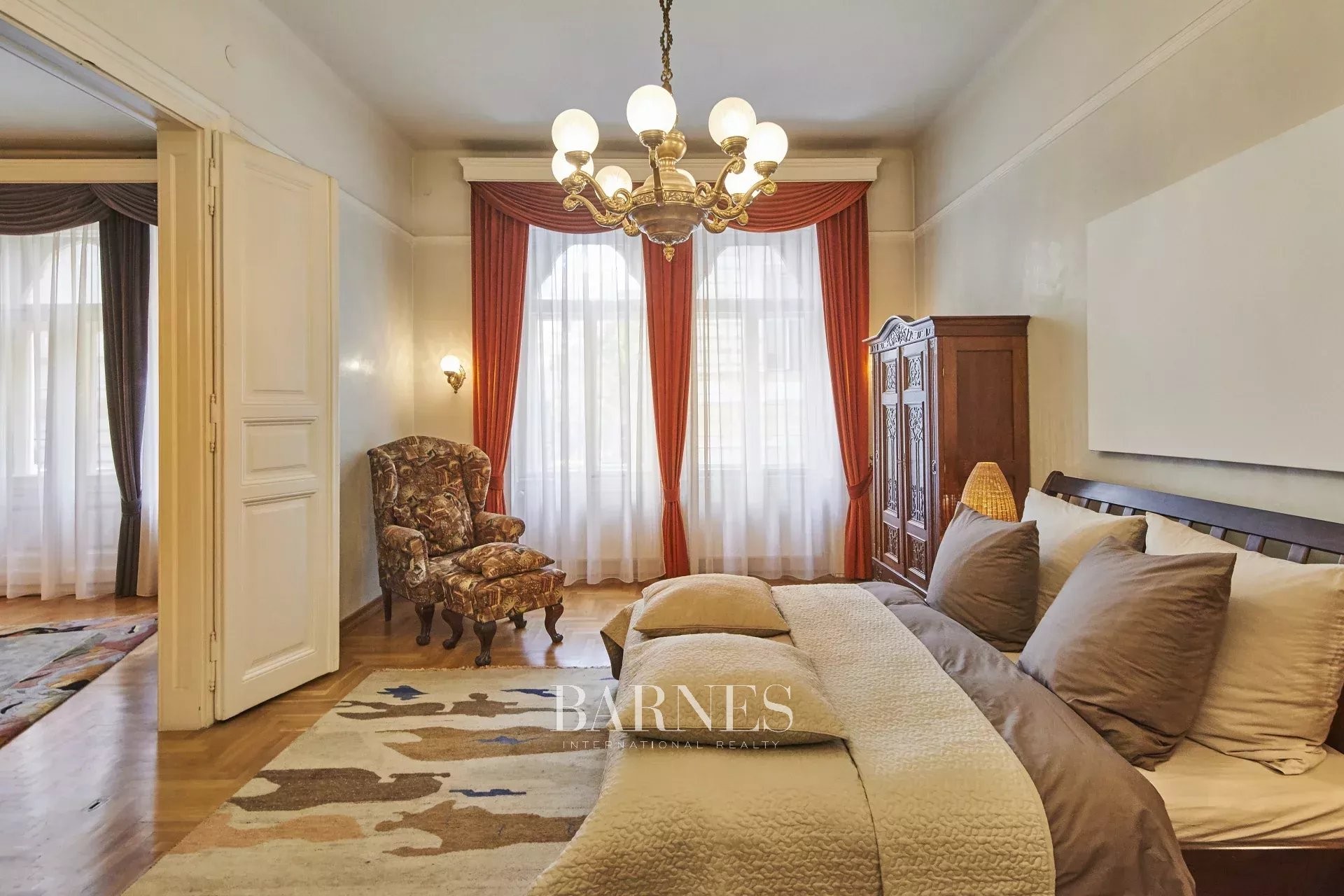 Elegáns nagypolgári lakás kiadó  az Andrássy út és a Bazilika szomszédságában - picture 7