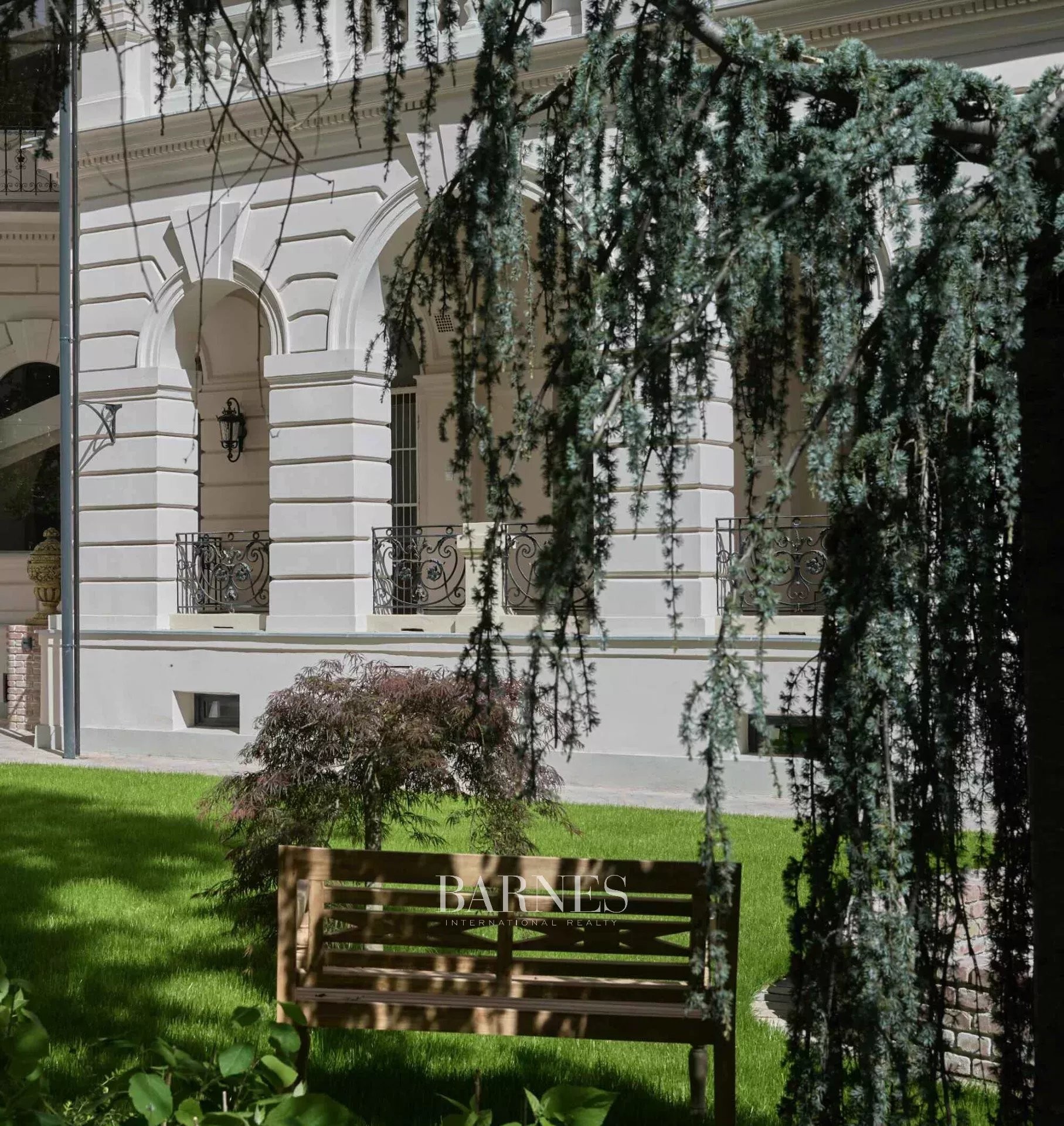 Klasszikus elegancia a Kodály Körönd ikonikus palotájában - picture 22