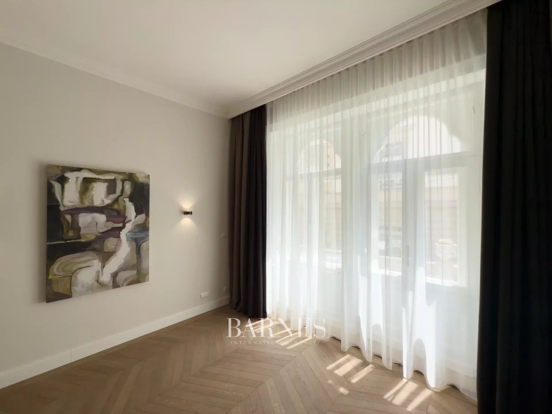 Prestigious apartment for rent near Andrássy Avenue and St. Stephen’s Basilica - picture 4