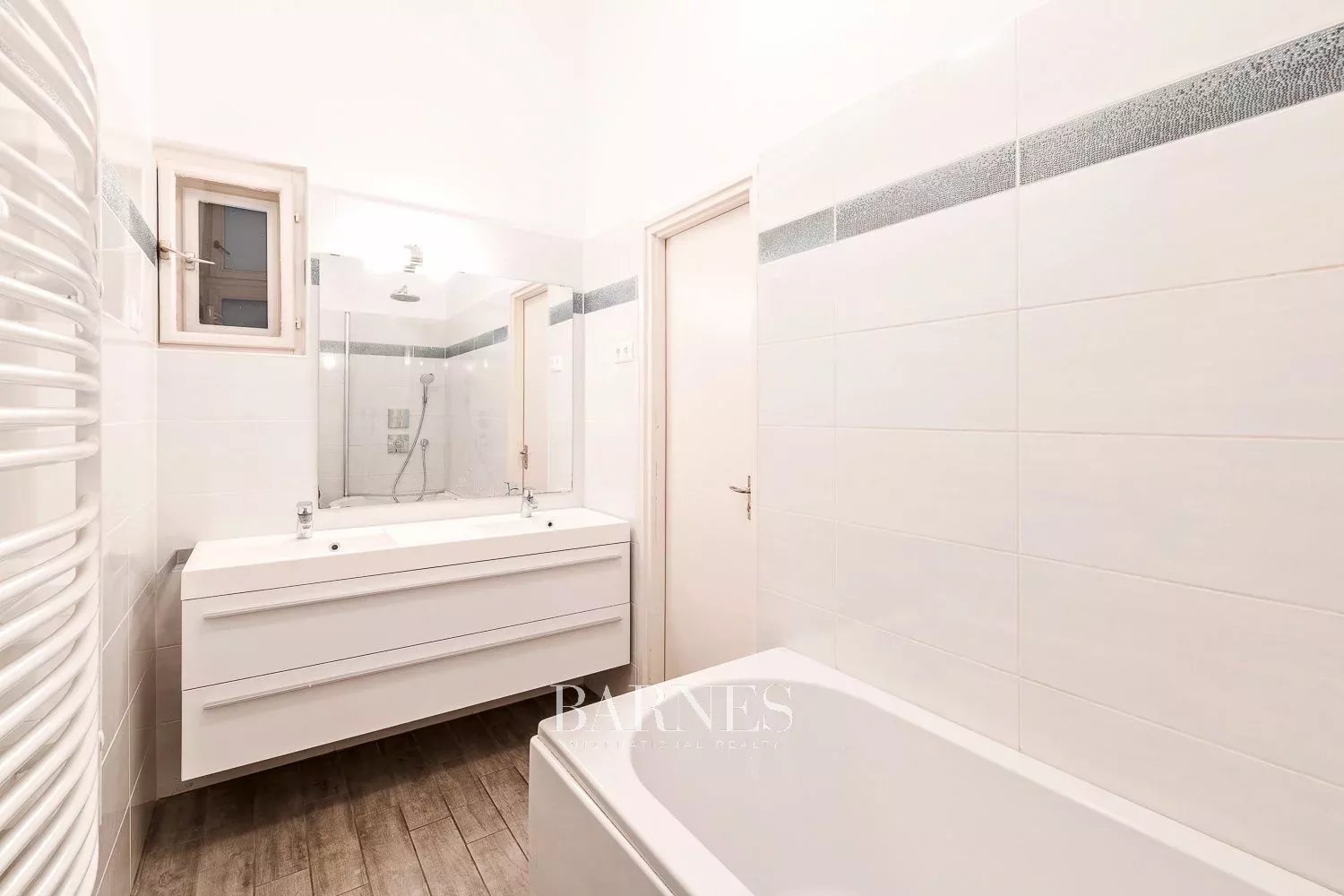 Andrássy úti lakás felújított műemlék épületben - picture 10