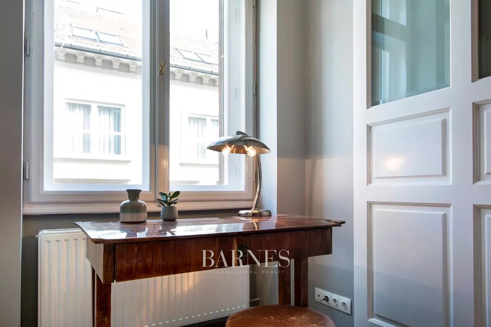 Two Bedroomed, Furnished Apartment in the 'Classical Downtown' - picture 11