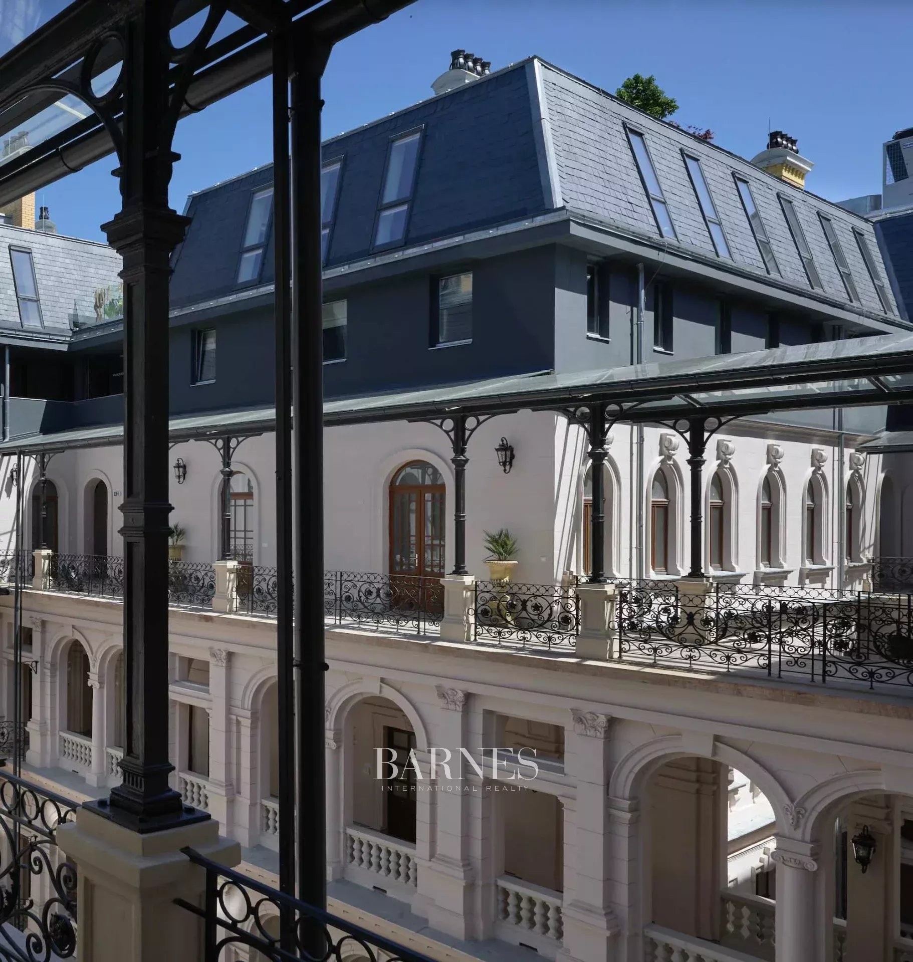 Klasszikus elegancia a Kodály Körönd ikonikus palotájában - picture 24