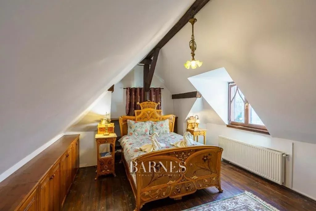 For Rent: An Exceptional Grand-Style Three-Bedroom Penthouse Overlooking Heroes’ Square - picture 18