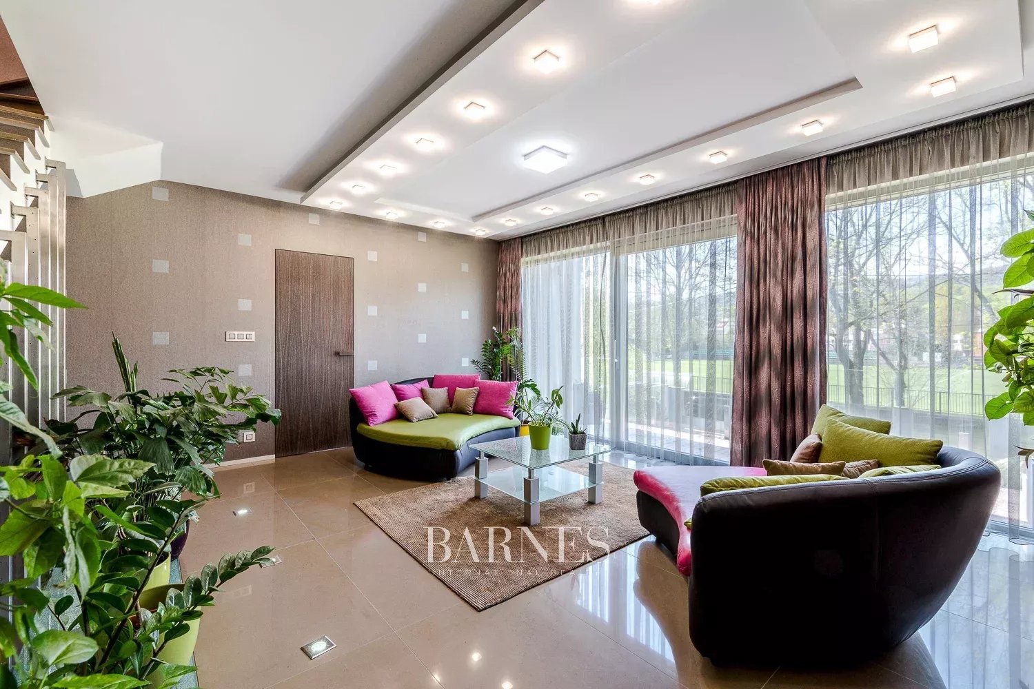 Modern Home with a Pool in Pasarét - picture 3 title=