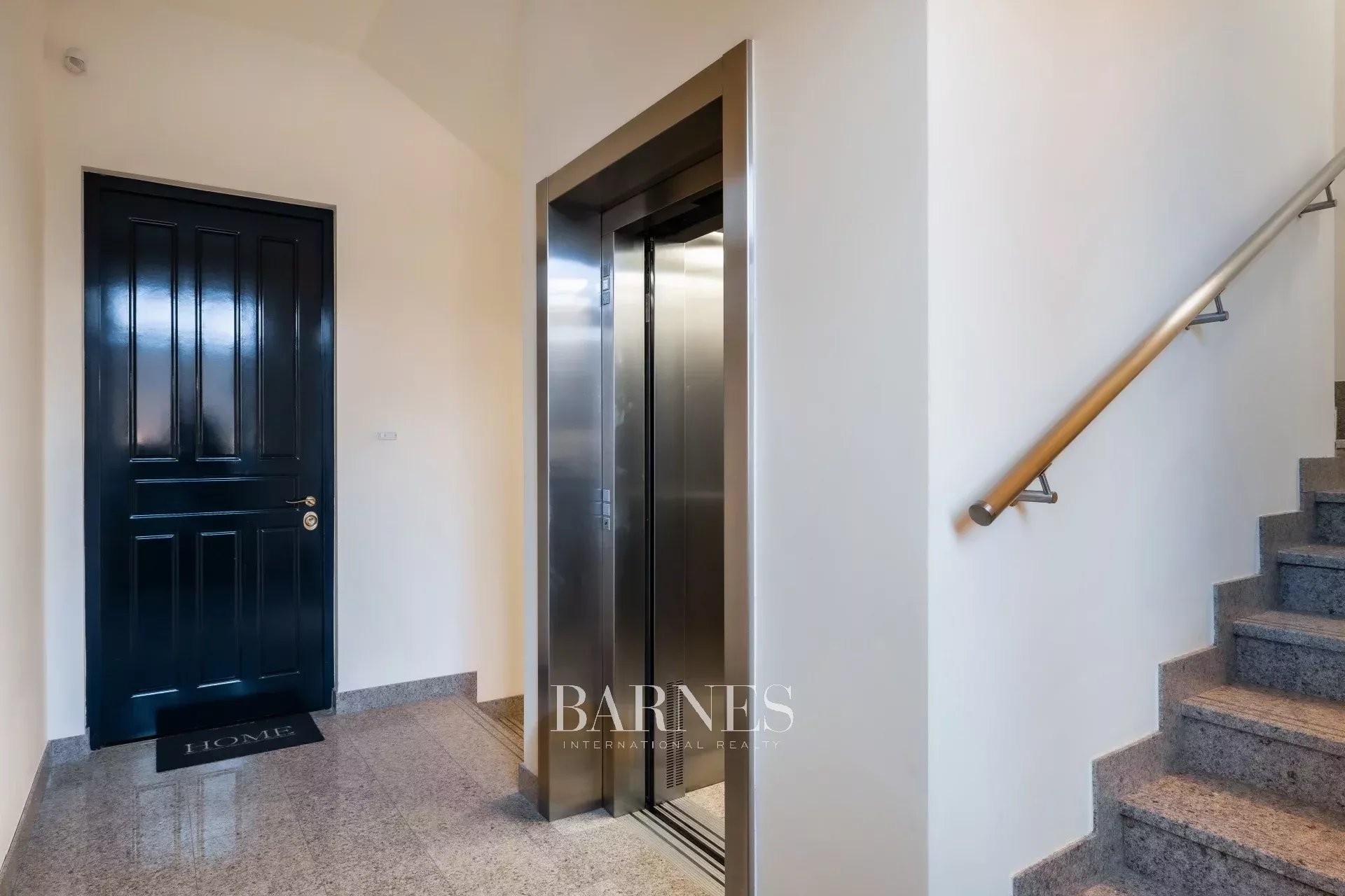 Kiadó: Panorámás, 3 hálószobás villalakás a Gellérthegy egyik csendes utcájában - picture 26