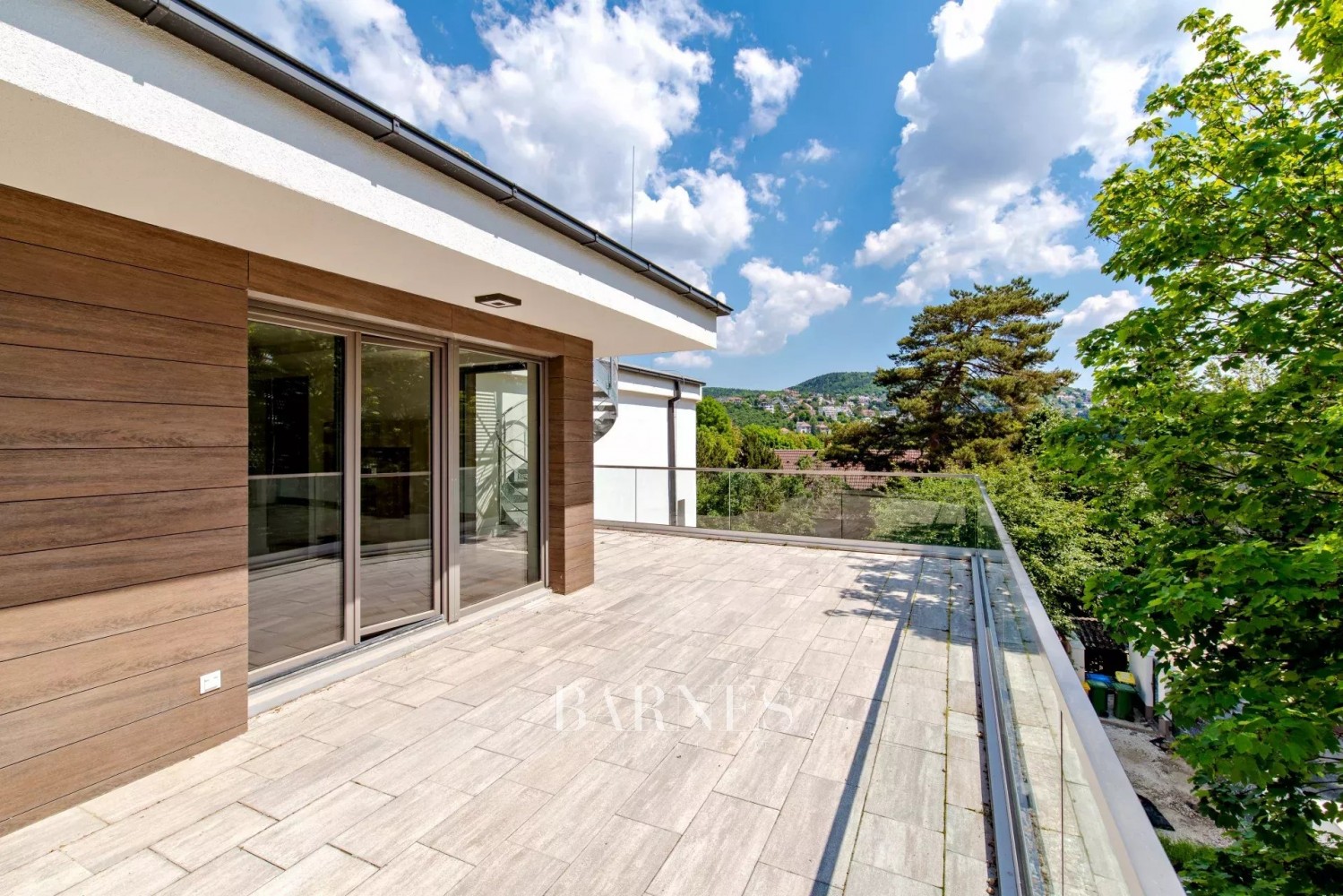 Penthouse lakás egy modern Bauhaus villában, pazar panorámával - picture 3