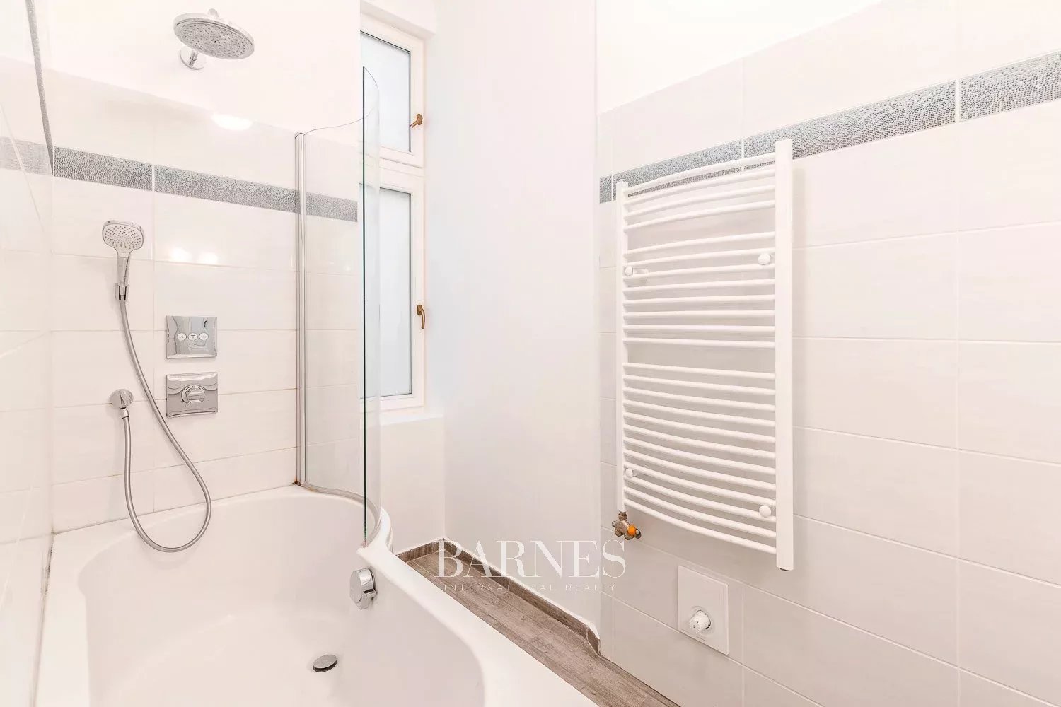 Andrássy úti lakás felújított műemlék épületben - picture 9