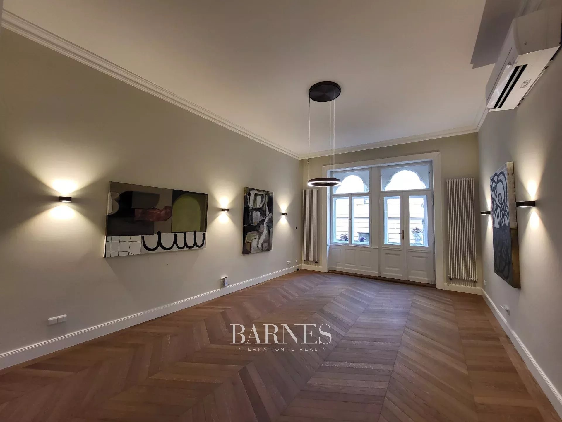 Prestigious apartment for rent near Andrássy Avenue and St. Stephen’s Basilica - picture 1