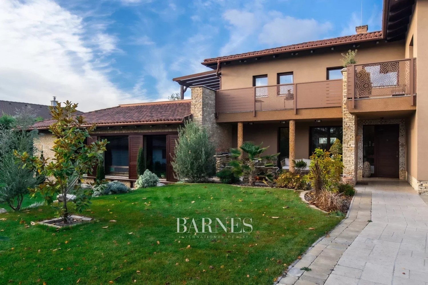 Resort-stílusú családi villa: a kikapcsolódás és a feltöltődés luxusszigete - picture 33