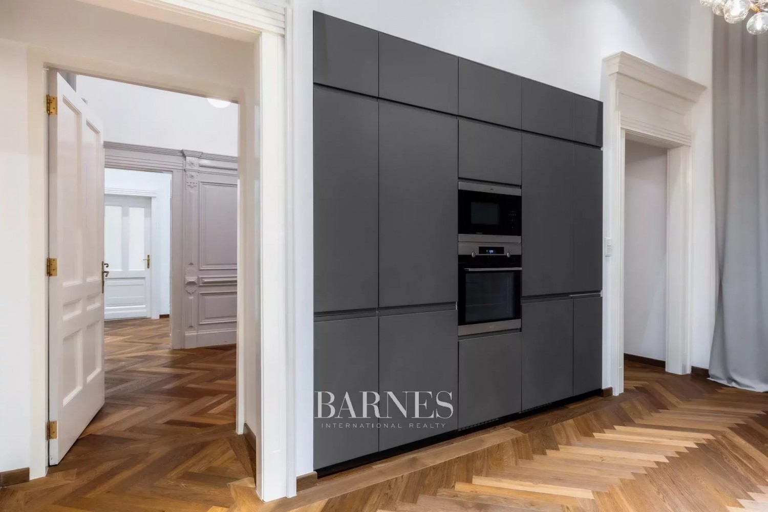 Exkluzív nagypolgári lakás a Szabadság tér közelében - picture 12