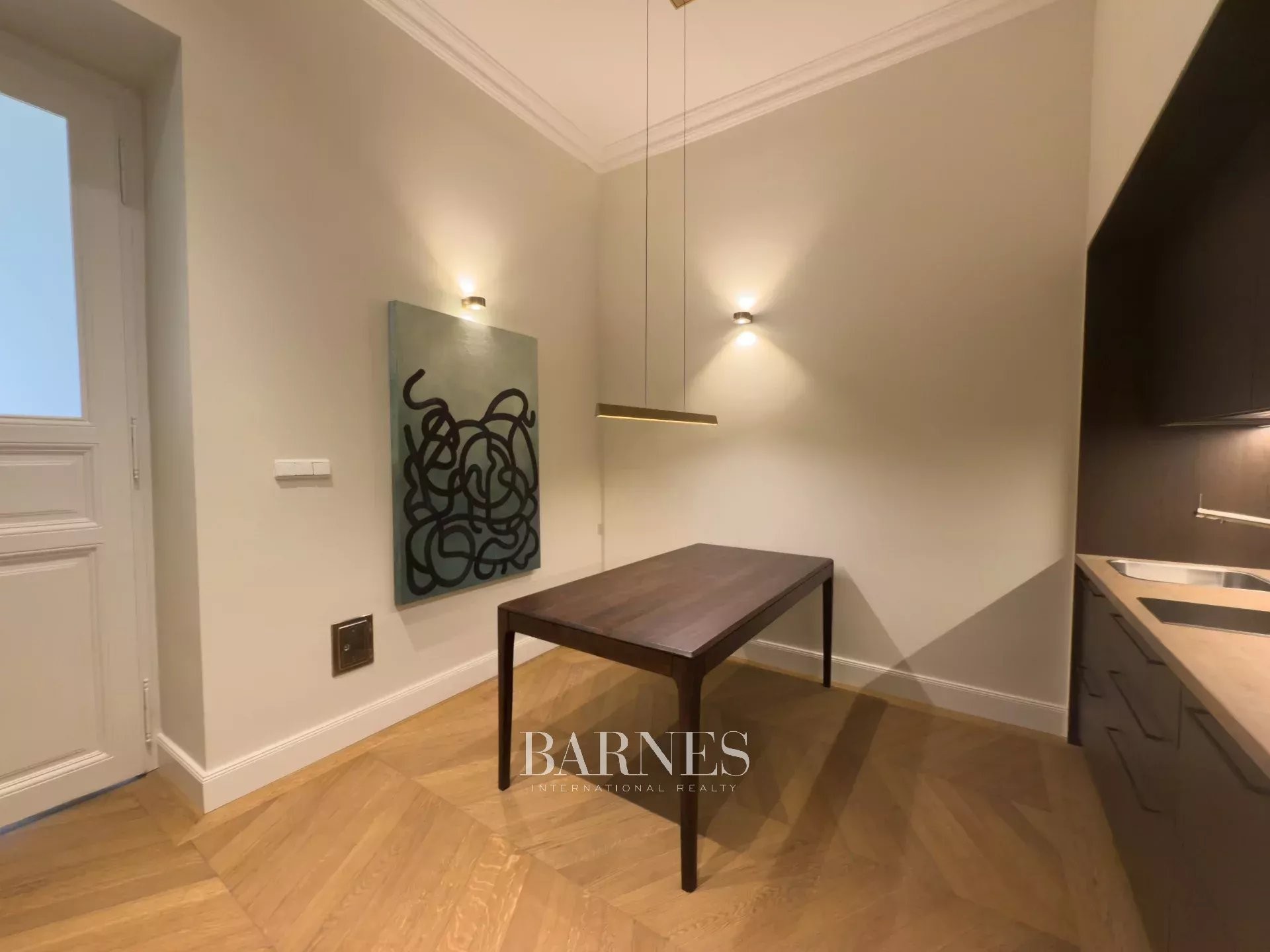 Prestigious apartment for rent near Andrássy Avenue and St. Stephen’s Basilica - picture 12