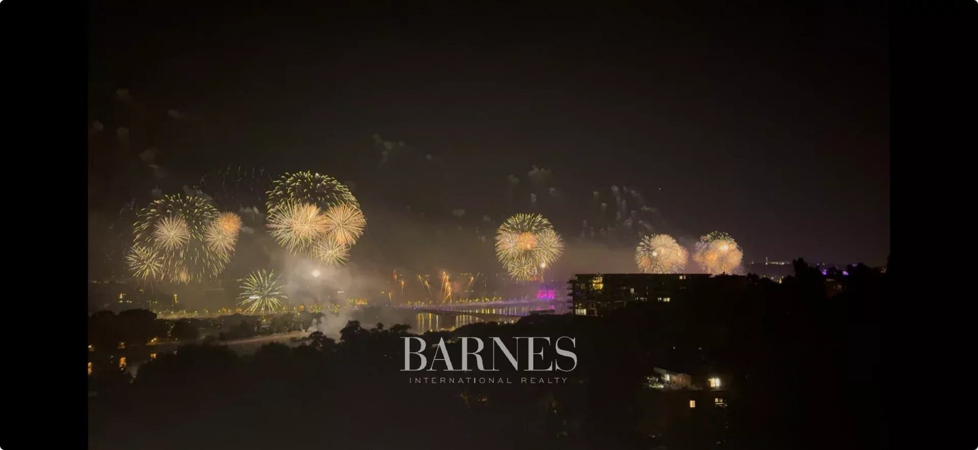 Eladó panorámás 2 hálós, teraszos luxuslakás külön vendéglakrésszel a Rózsadombon - picture 16