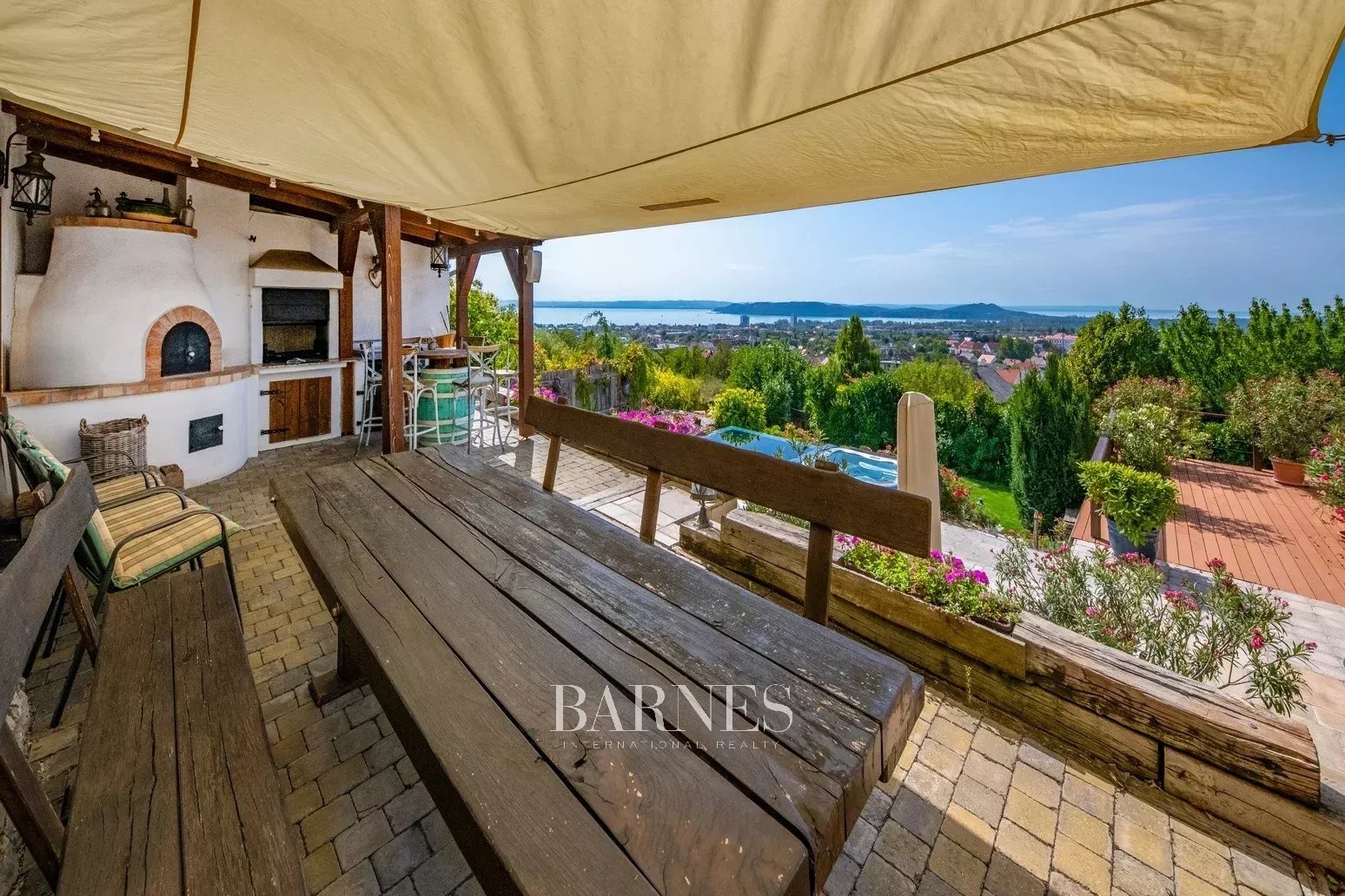 Luxusvilla háborítatlan örökpanorámával Balatonfüreden - picture 6