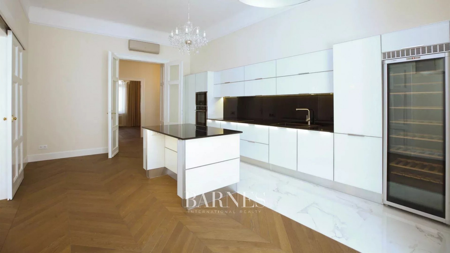 Négy szobás nagypolgári lakás bérlővel, befektetők számára,  szecessziós lakóházban - picture 7