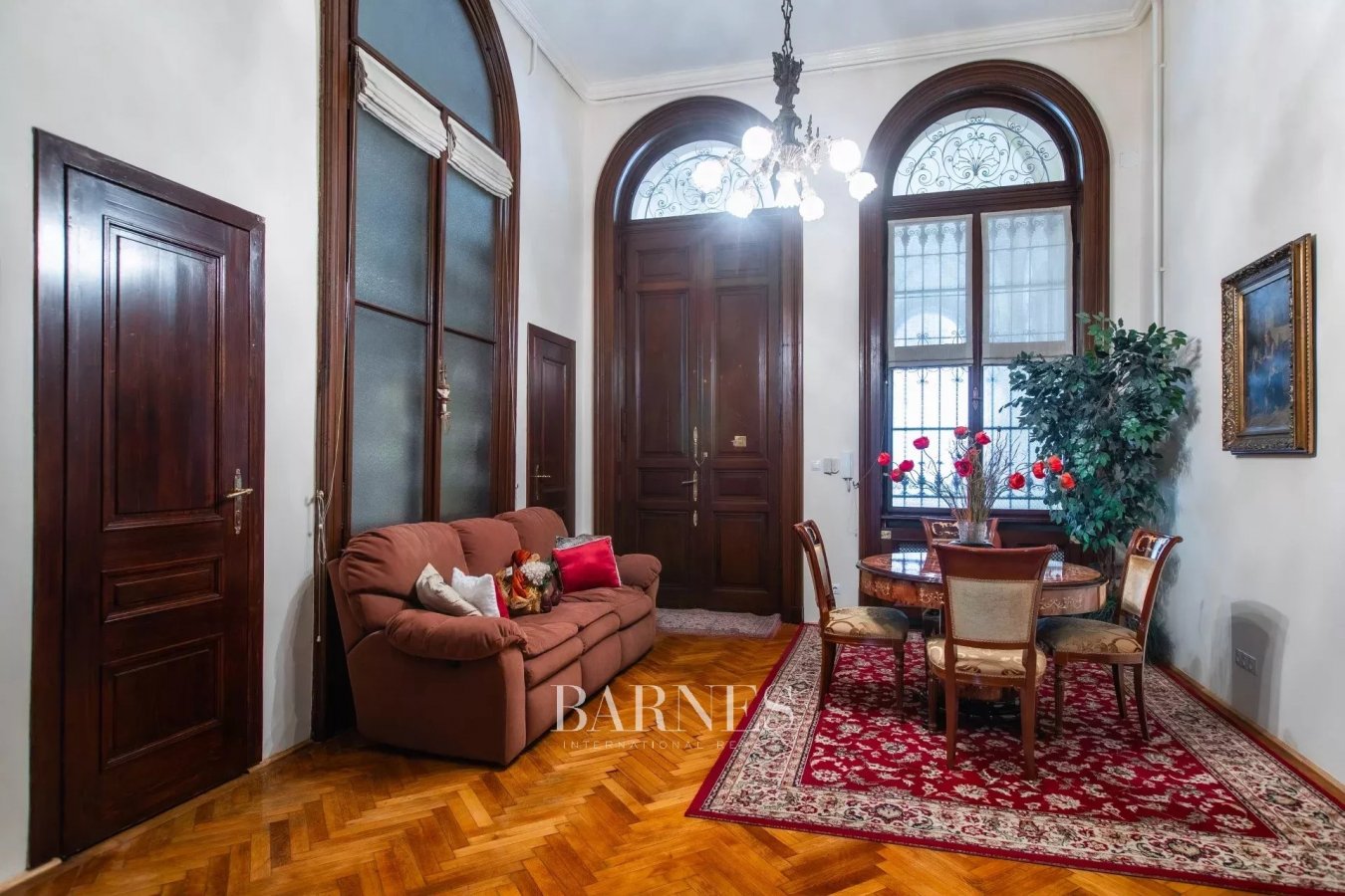 ​Beautifully restored 'true to age' bourgeois residence close to Andrássy Avenue - picture 4