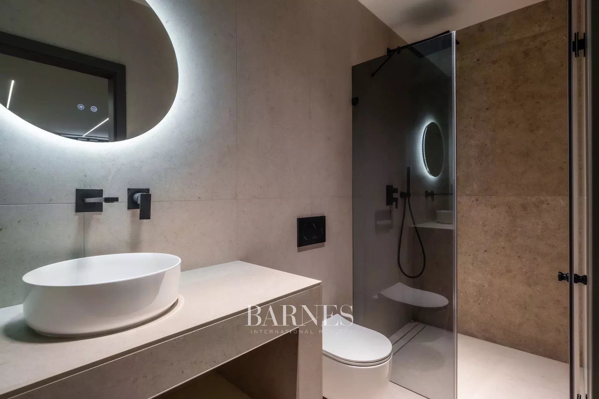 Panoramic Luxury Home at Harsánylejtő, with Garden and Pool - picture 17