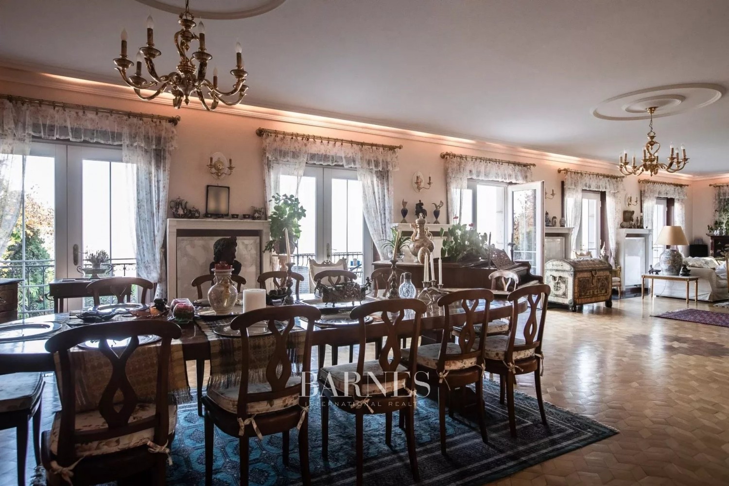 Prestigious villa on Széchenyi Hill with breathtaking panoramic view - picture 3