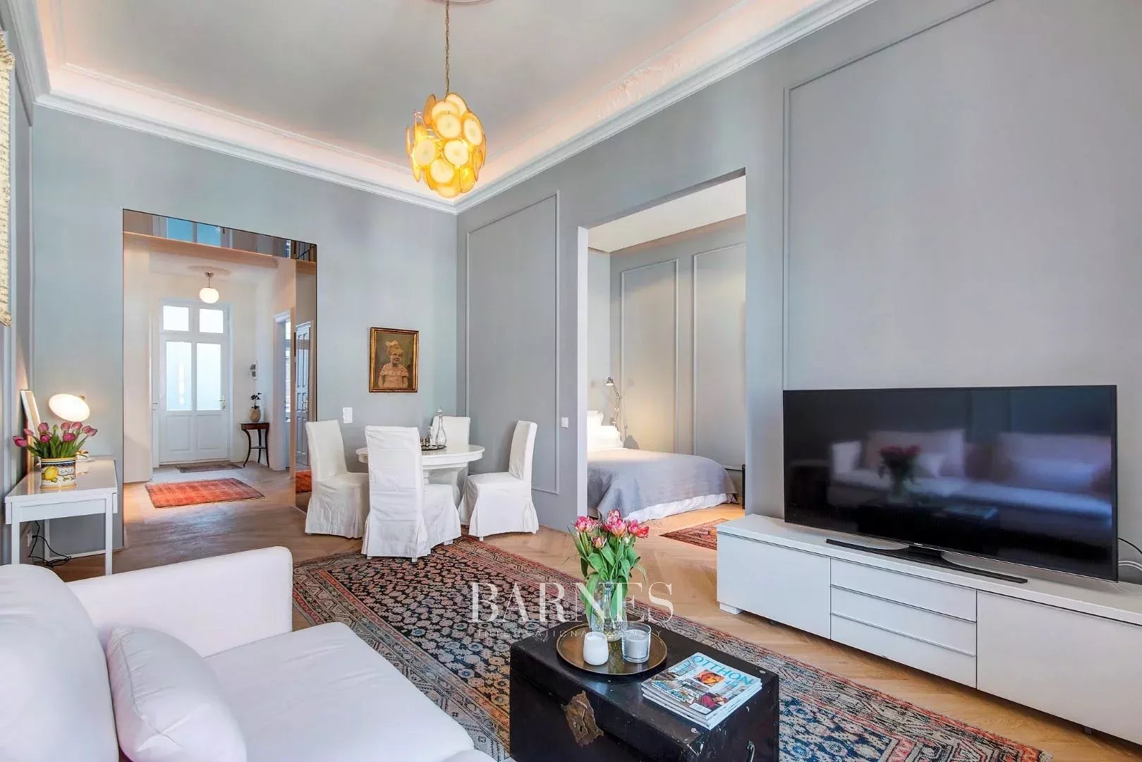 Two Bedroomed, Furnished Apartment in the 'Classical Downtown' - picture 4