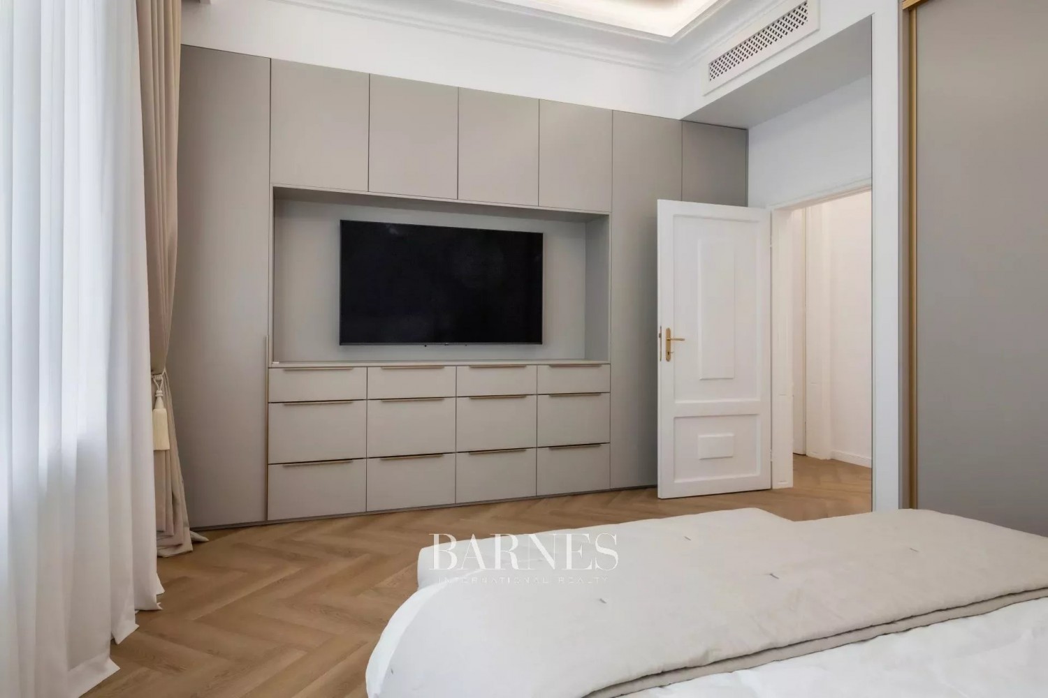 2 hálós bútorozott luxuslakás a Bazilika szomszédságában - picture 9