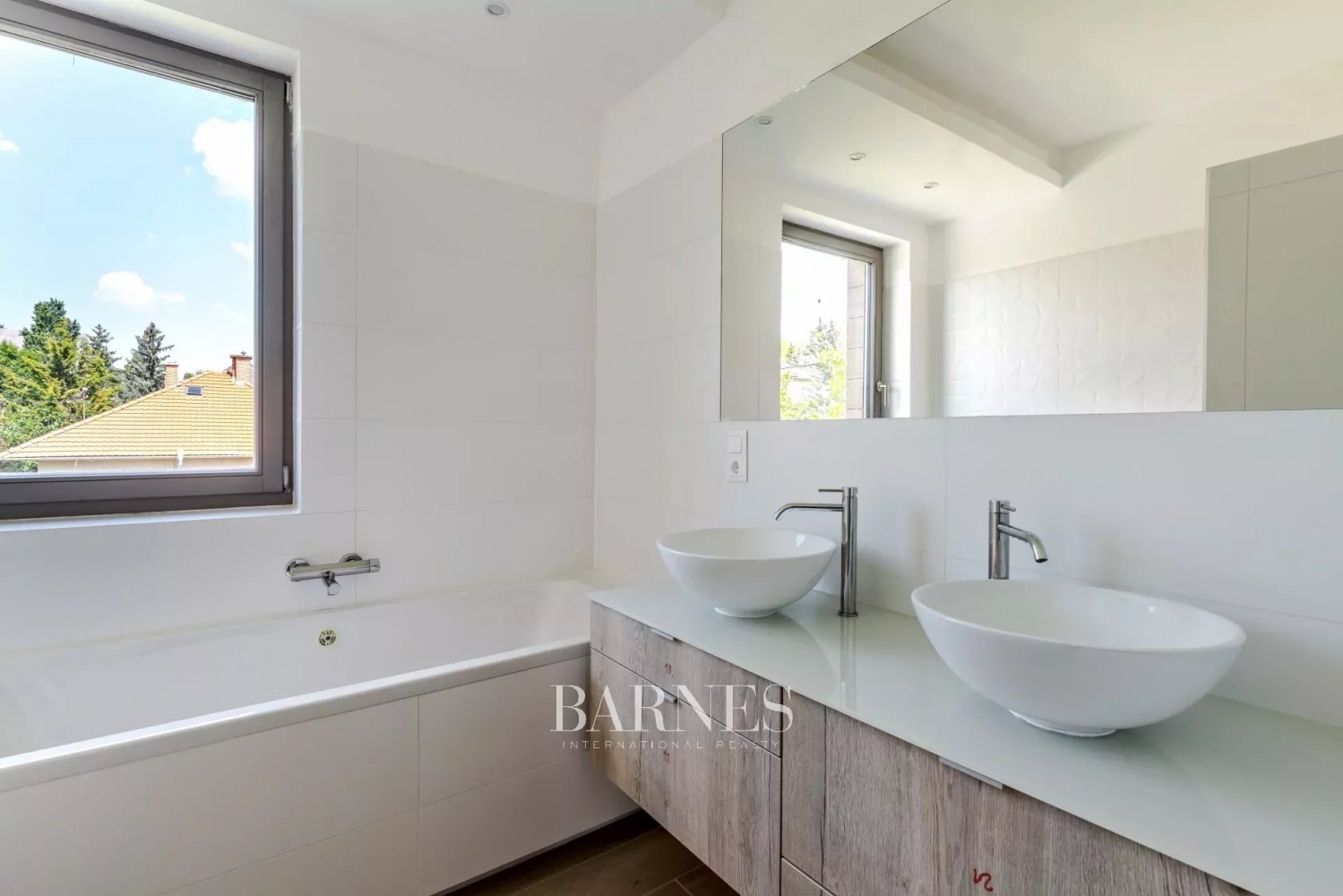 Penthouse lakás egy modern Bauhaus villában, pazar panorámával - picture 10