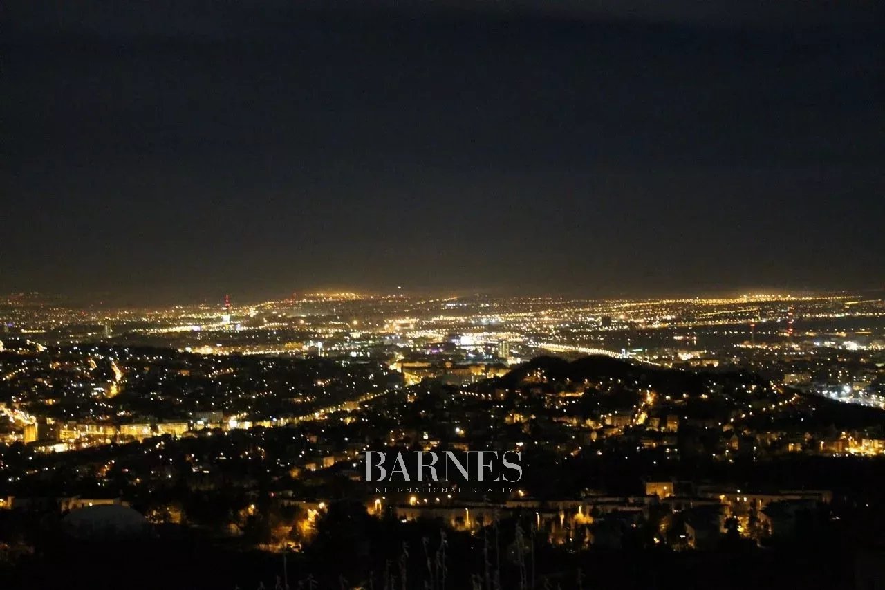 Prestigious villa on Széchenyi Hill with breathtaking panoramic view - picture 12