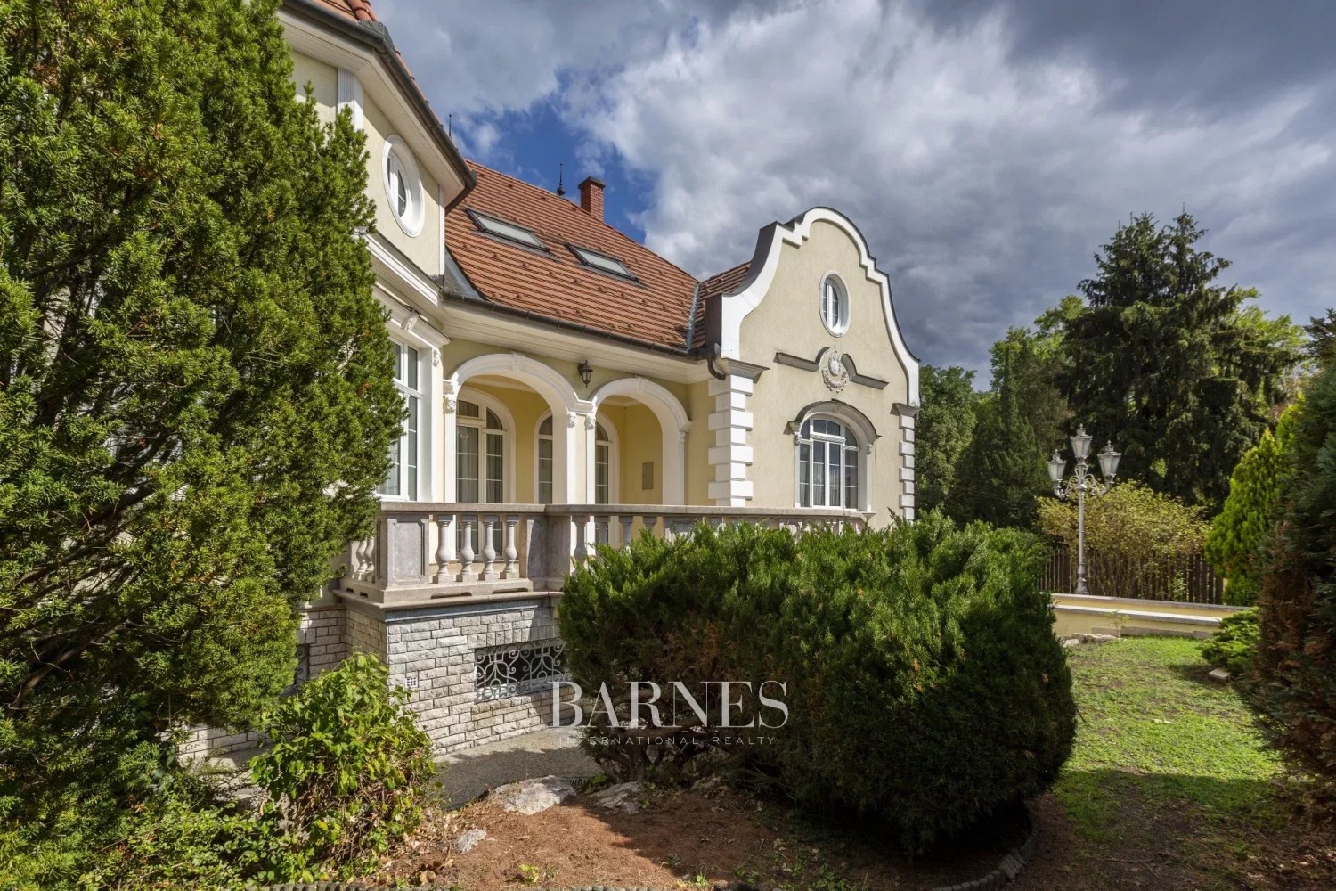 Residency for sale in the 2nd District - picture 1