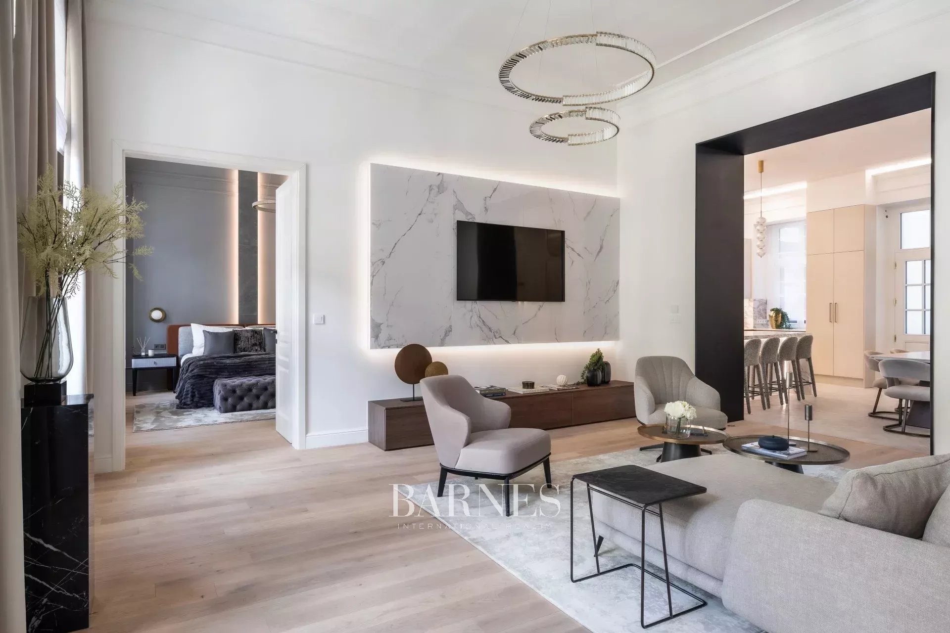 EXCLUSIVE LUXURY APARTMENT ON VÁCI STREET – PREMIUM QUALITY, TIMELESS ELEGANCE - picture 7