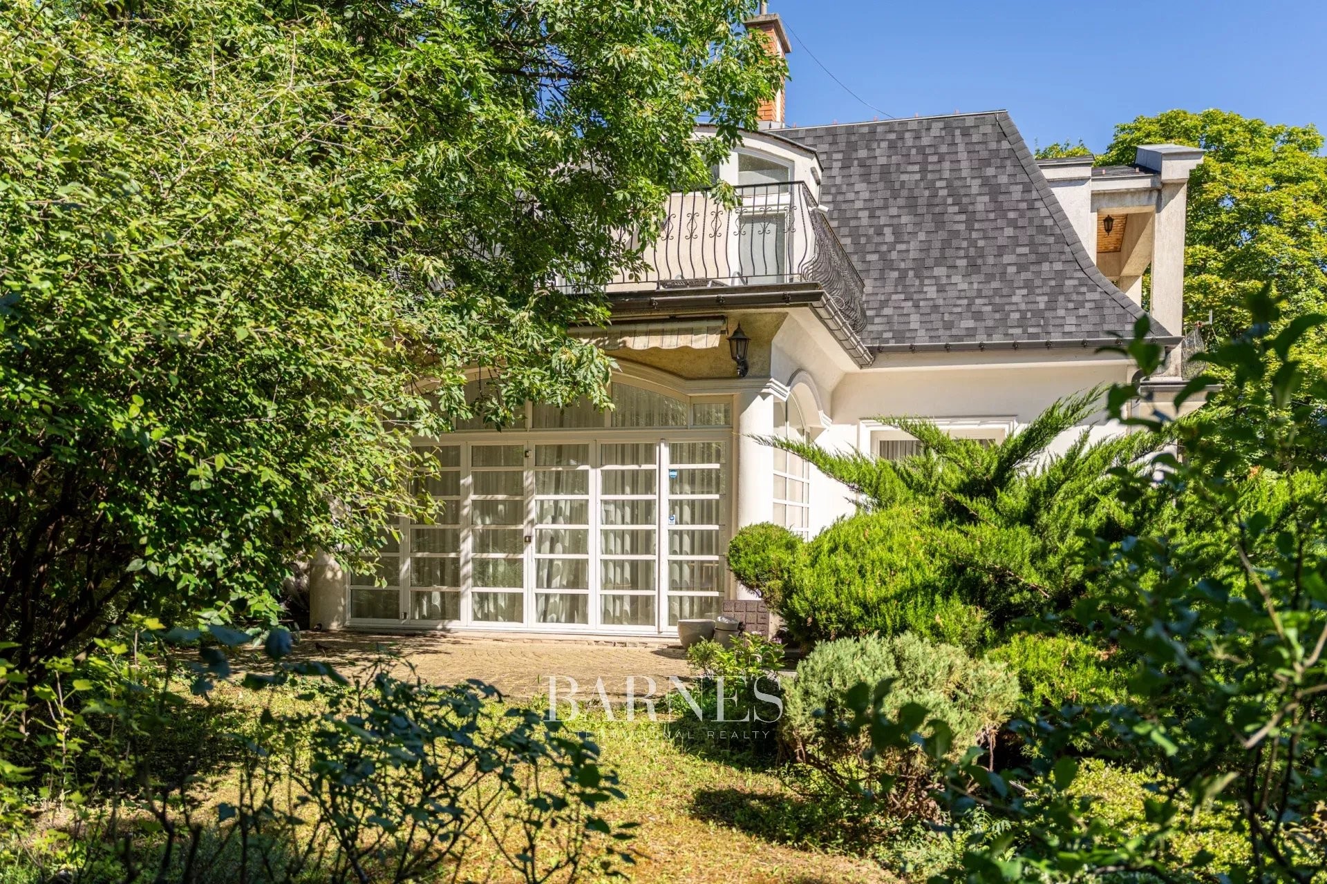 Exceptional Historic Villa for Sale on Kis-Svábhegy with Panoramic Views of Buda Castle - picture 4