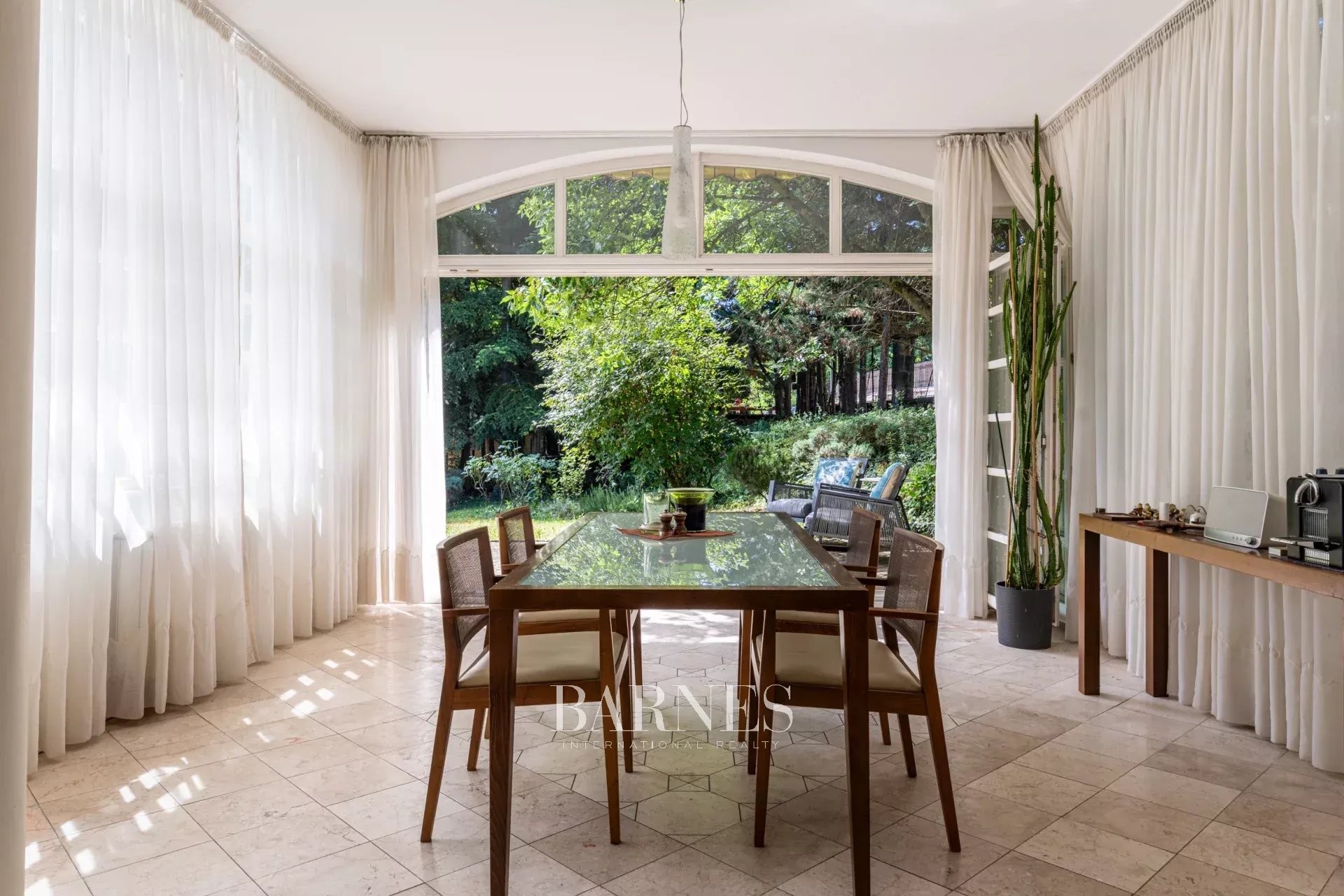 Exceptional Historic Villa for Sale on Kis-Svábhegy with Panoramic Views of Buda Castle - picture 17