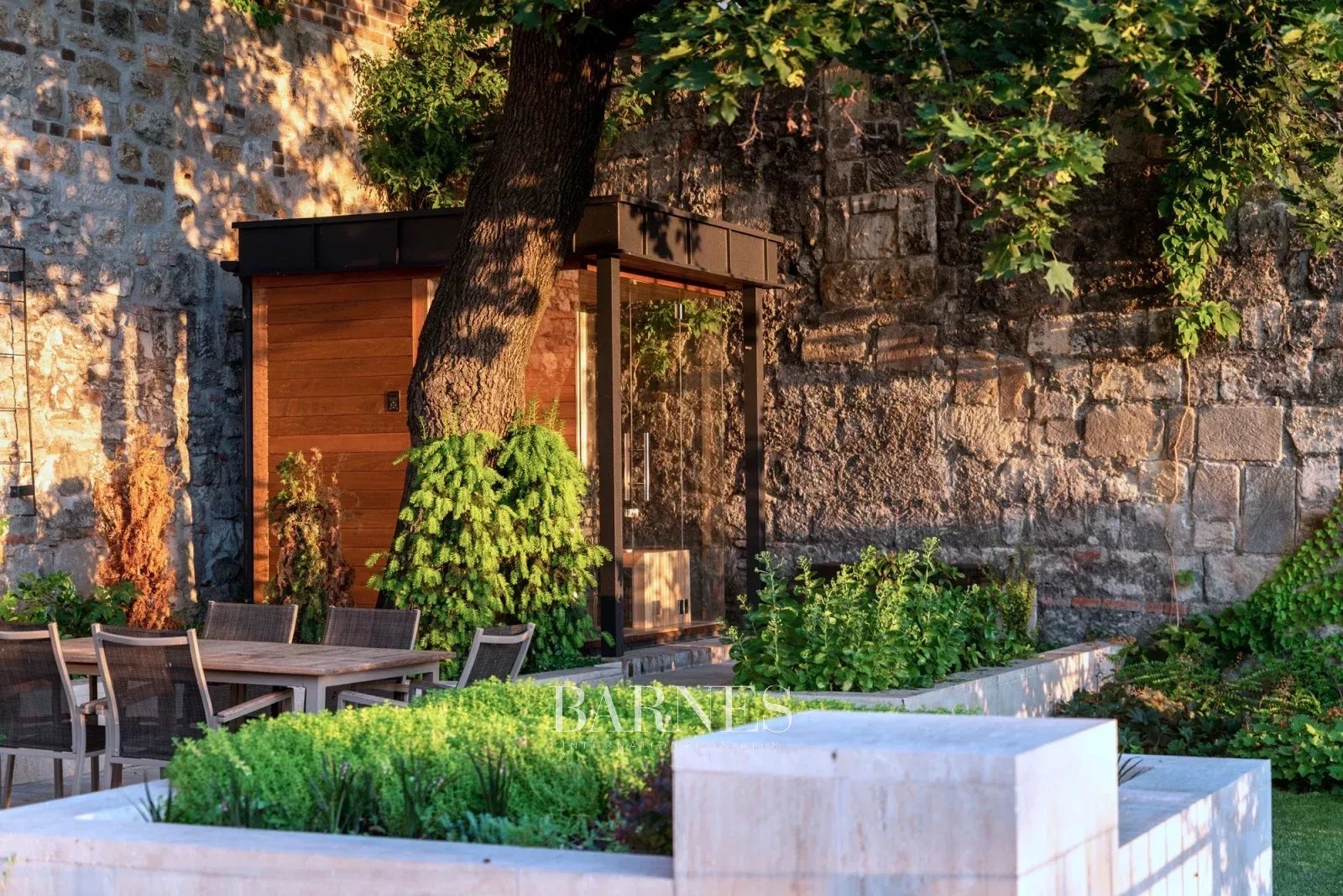 Ritkaság a Várnegyedben dunai panorámával és saját kerttel - picture 18