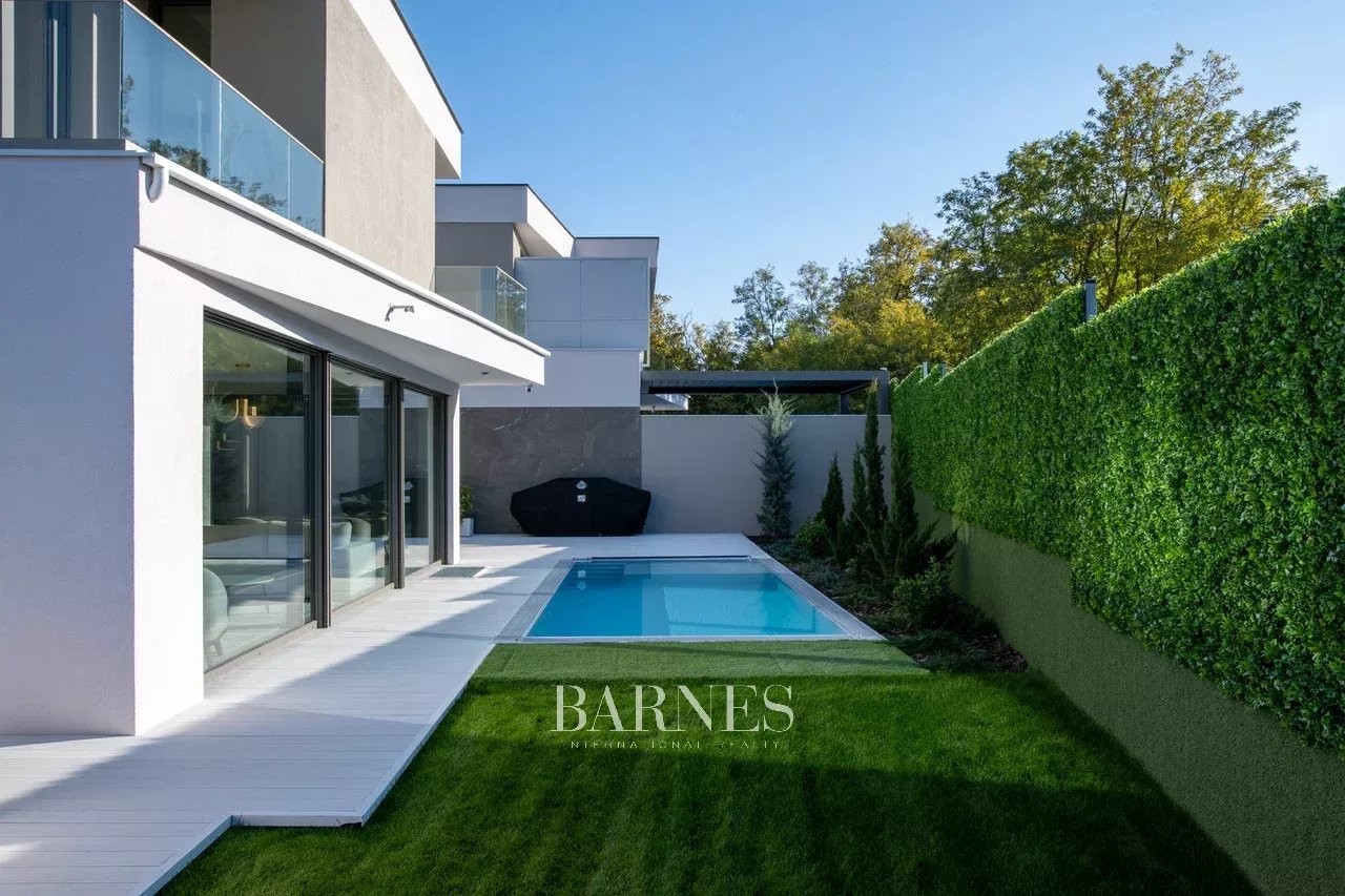 Panoramic Luxury Home at Harsánylejtő, with Garden and Pool - picture 2