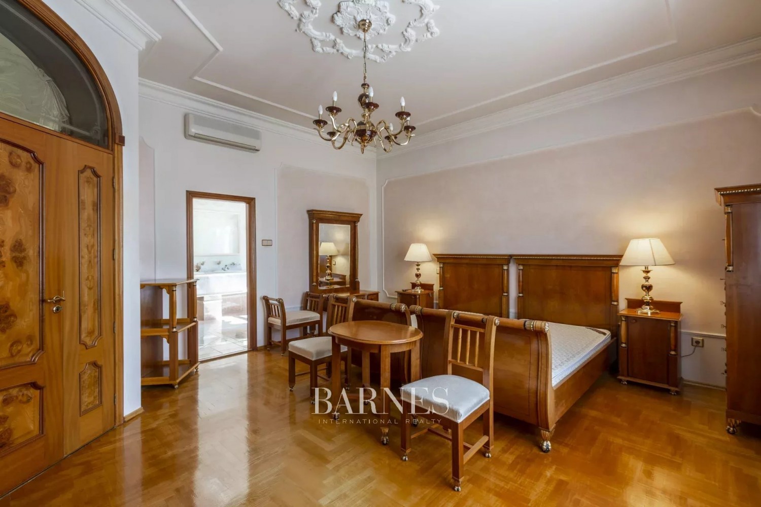 Residency for sale in the 2nd District - picture 11