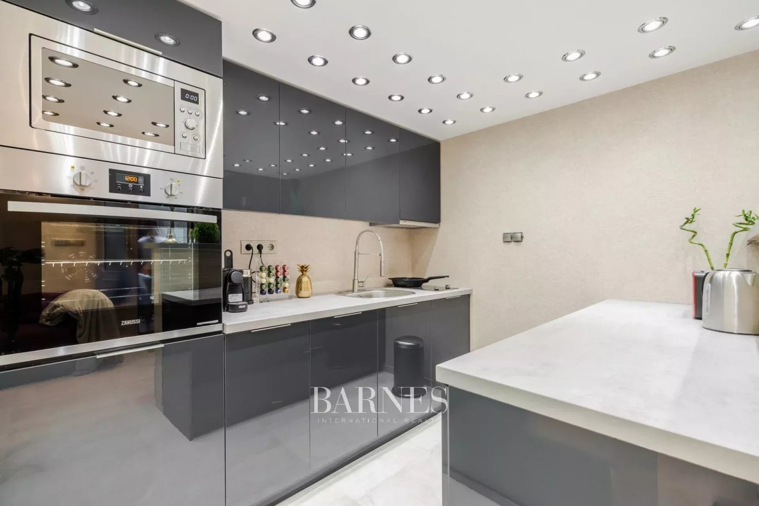 Two Airbnb apartments for sale in the 7th district, with windows facing Dohány Street - picture 23