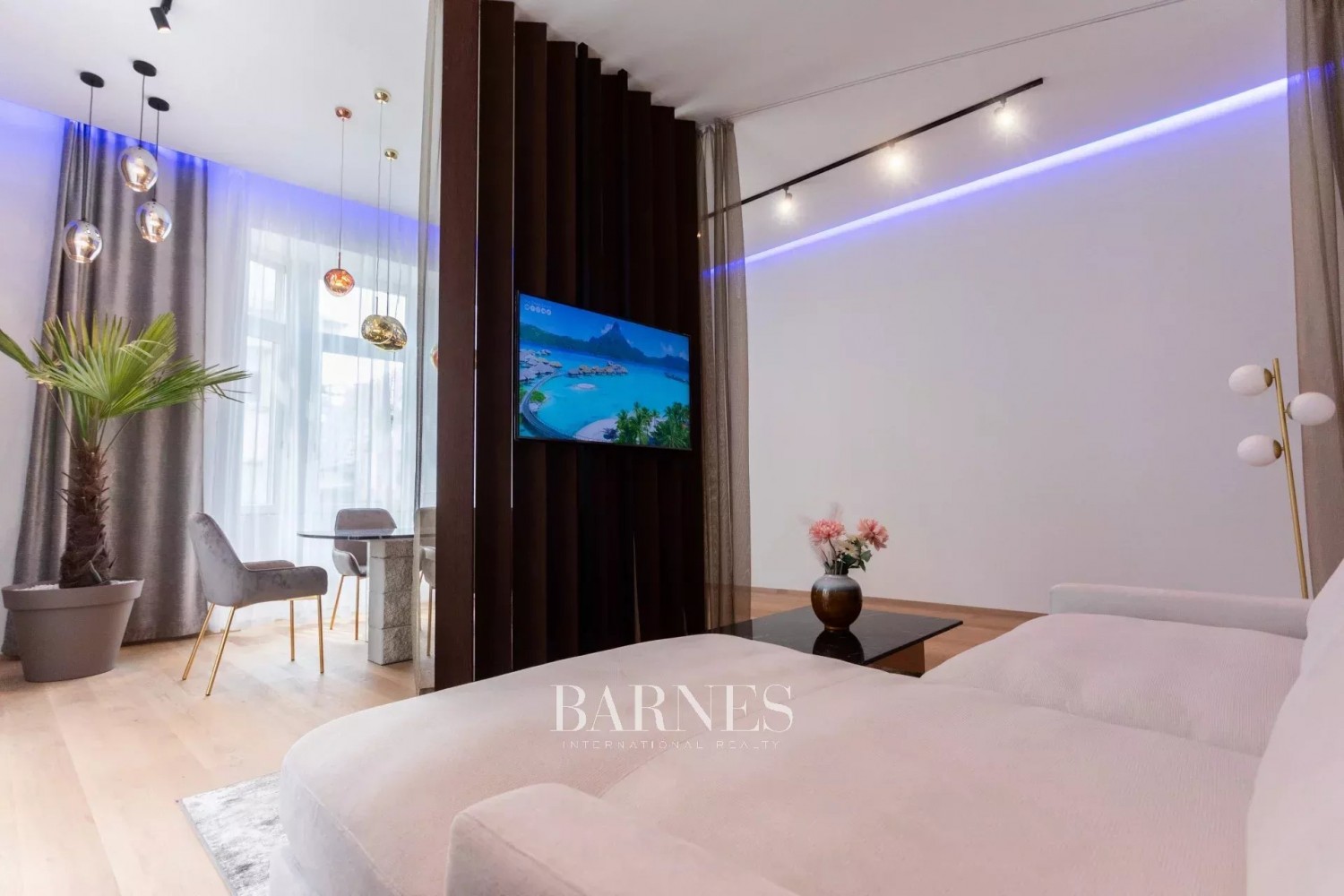 Living room + bedroom, furnished luxury apartment for sale in Váci Street - picture 5