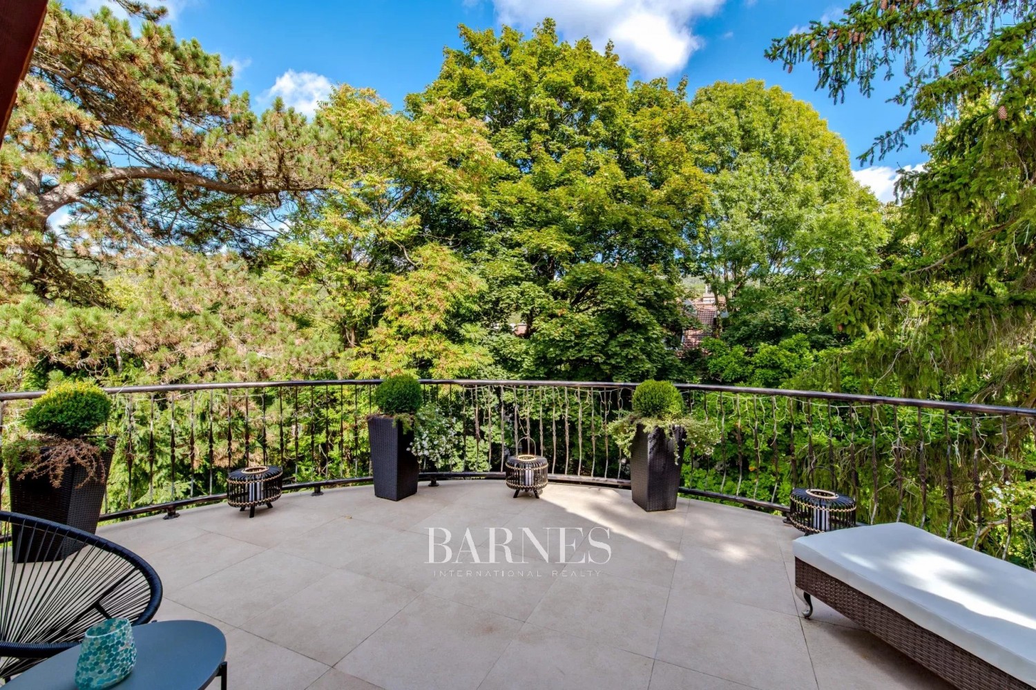 Separate villa-apartment with garden access, in ancient wooded environment - picture 4