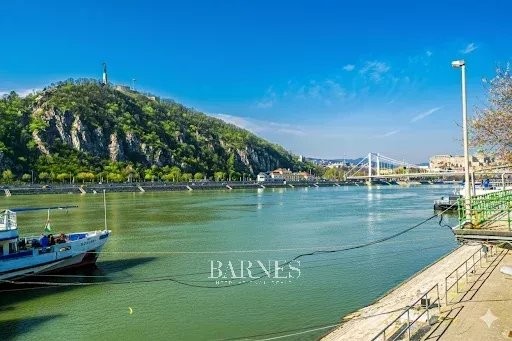 Prémium minőségben újjászületett polgári lakás kiváló elhelyezkedéssel - picture 2