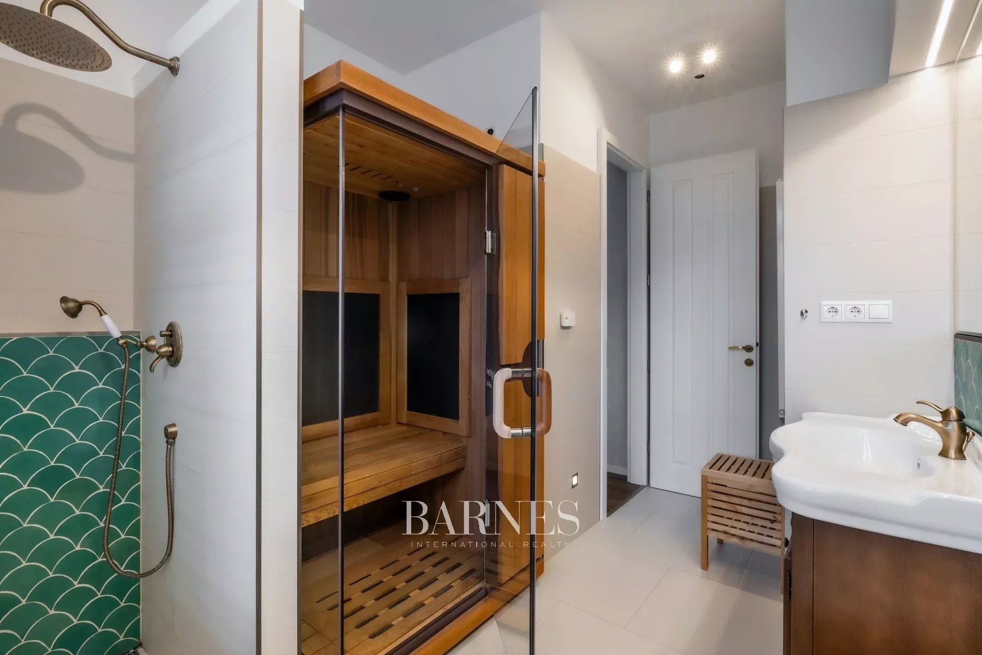 Kiadó: Panorámás, 3 hálószobás villalakás a Gellérthegy egyik csendes utcájában - picture 14