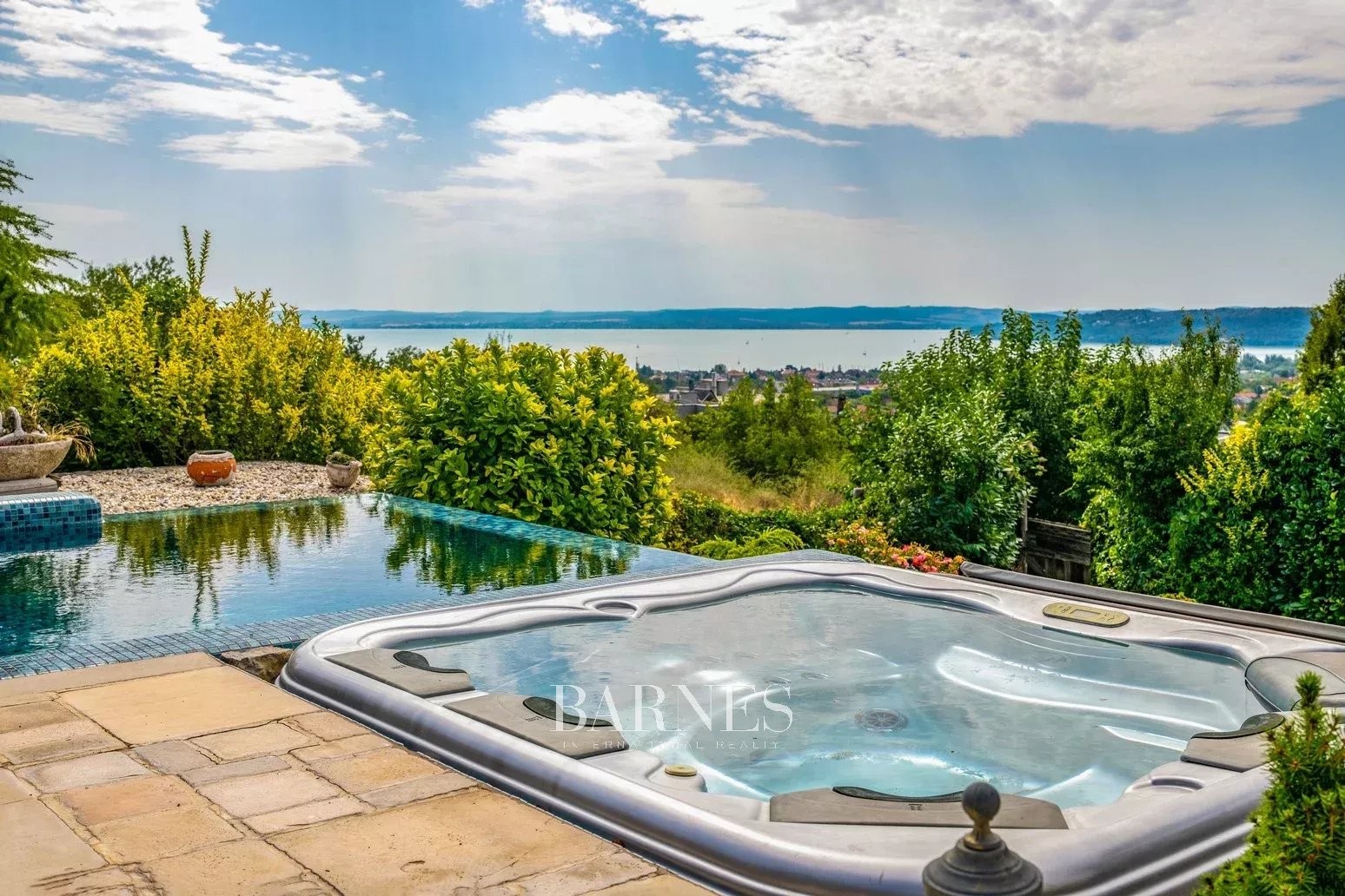 Luxusvilla háborítatlan örökpanorámával Balatonfüreden - picture 22