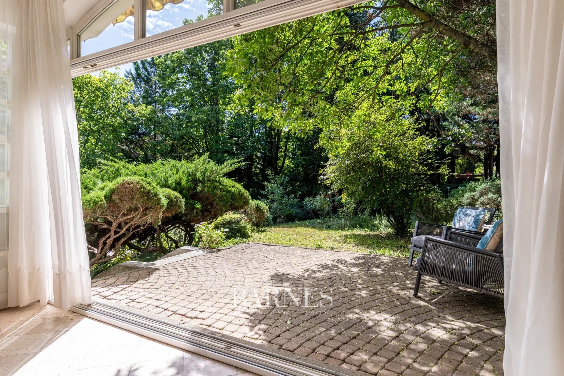 Exceptional Historic Villa for Sale on Kis-Svábhegy with Panoramic Views of Buda Castle - picture 18