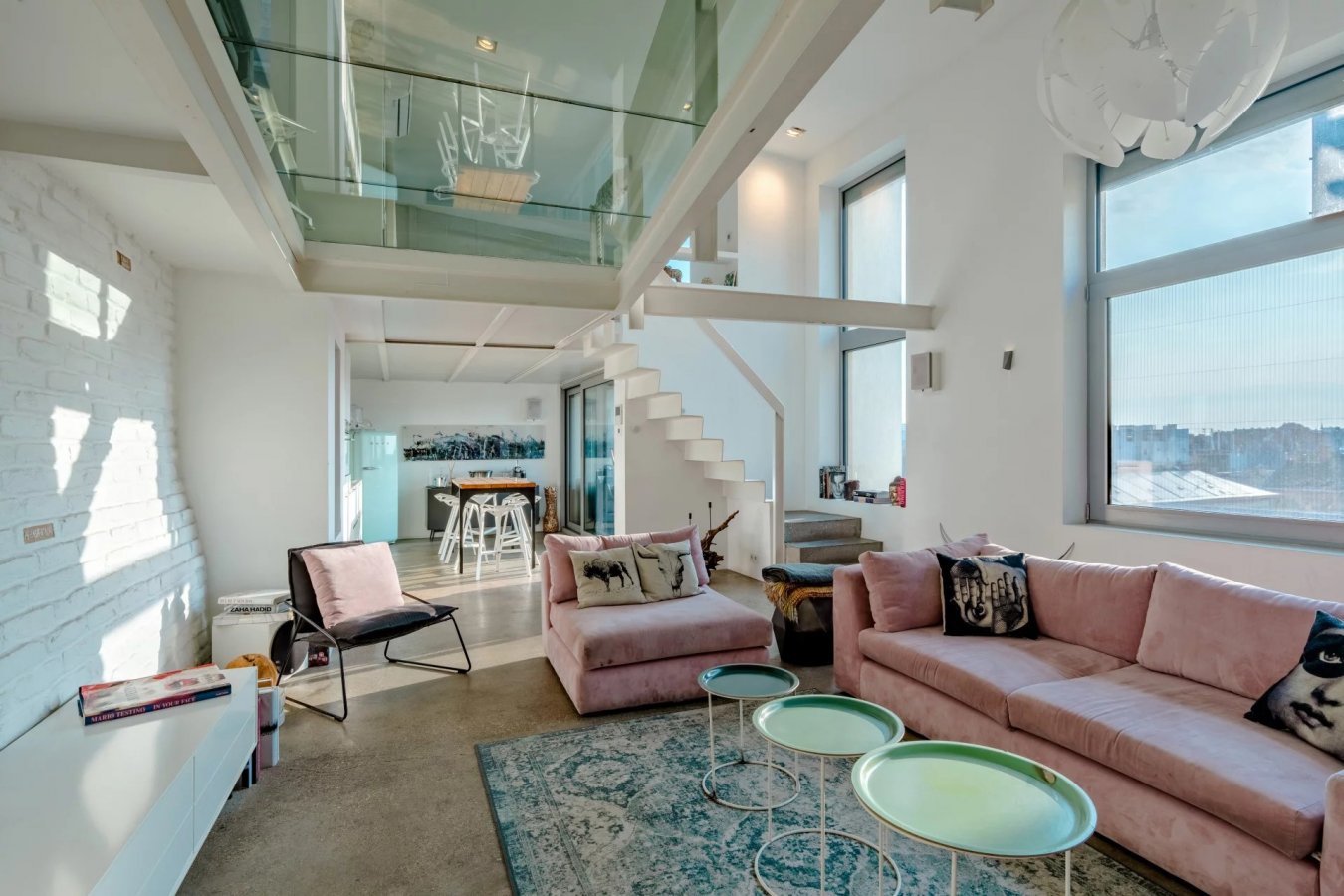 Downtown loft apartment with a panoramic roof terrace - picture 3