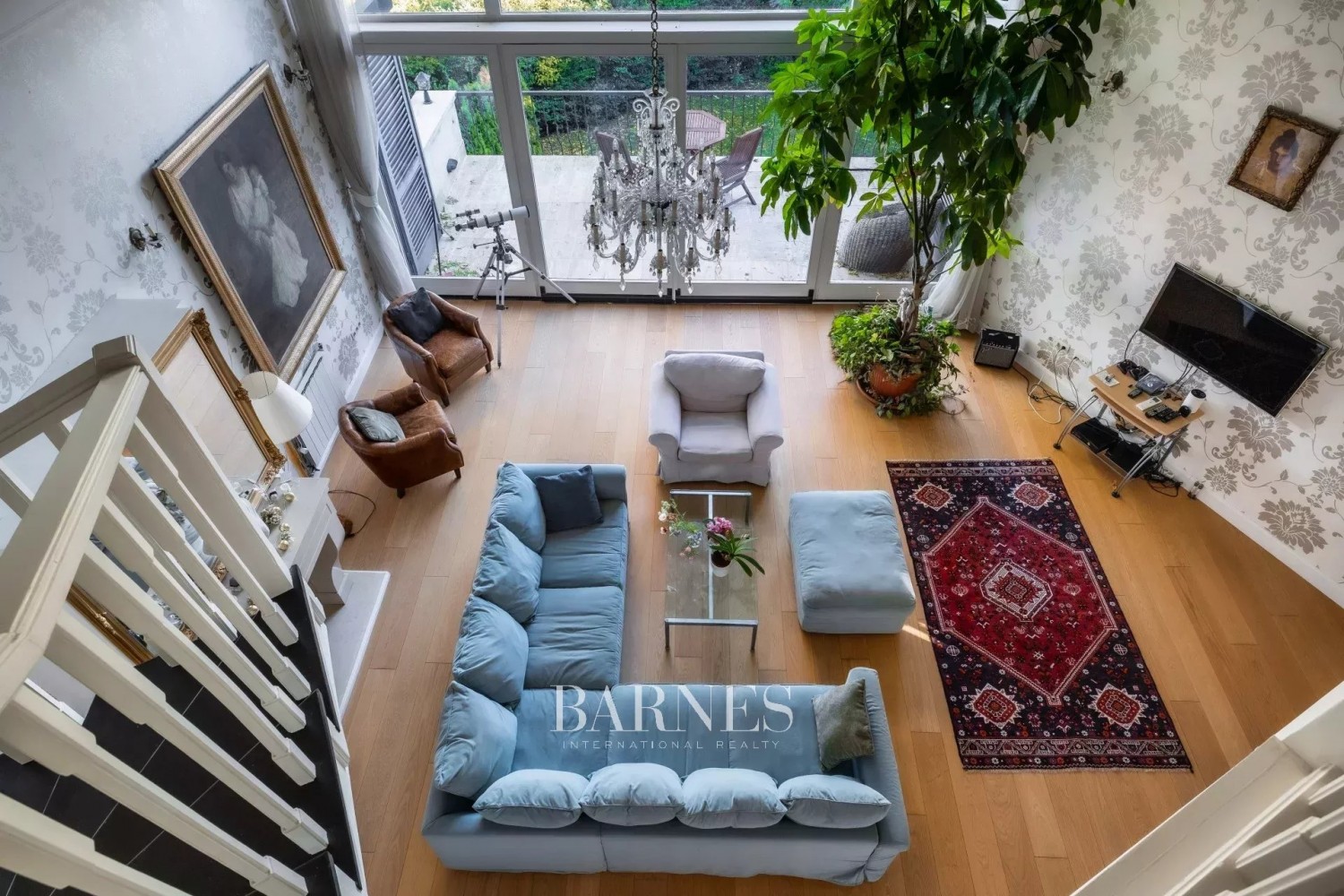 Sustainable Luxury Home with Panoramic City View, Private Garden, Indoor Pool, and Garage - picture 15